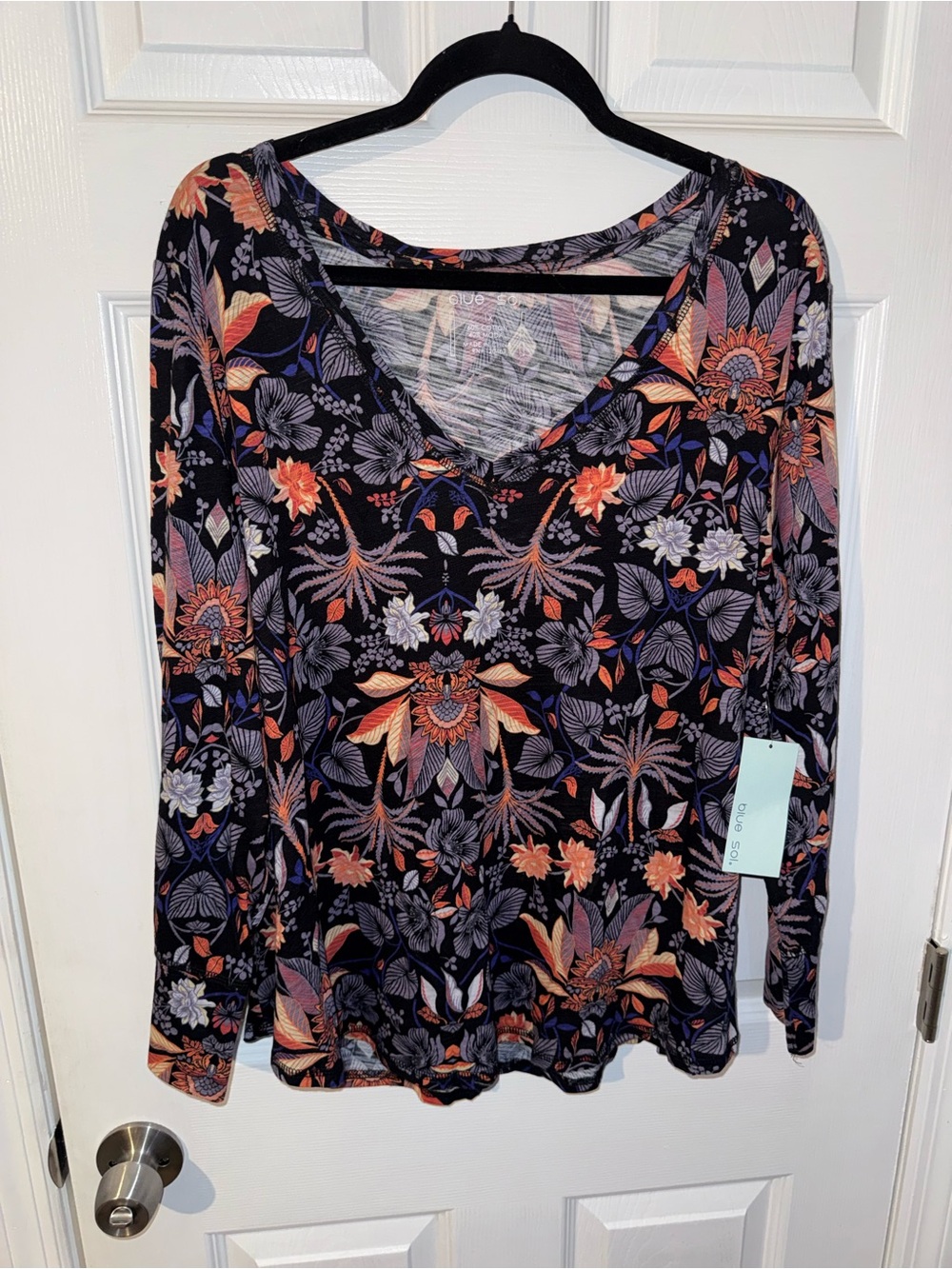 Blue Sol Women's Long Sleeve V-Neck Black Floral Blouse Top Size 1X NWT